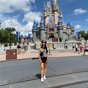 Meet your Posher, Julie